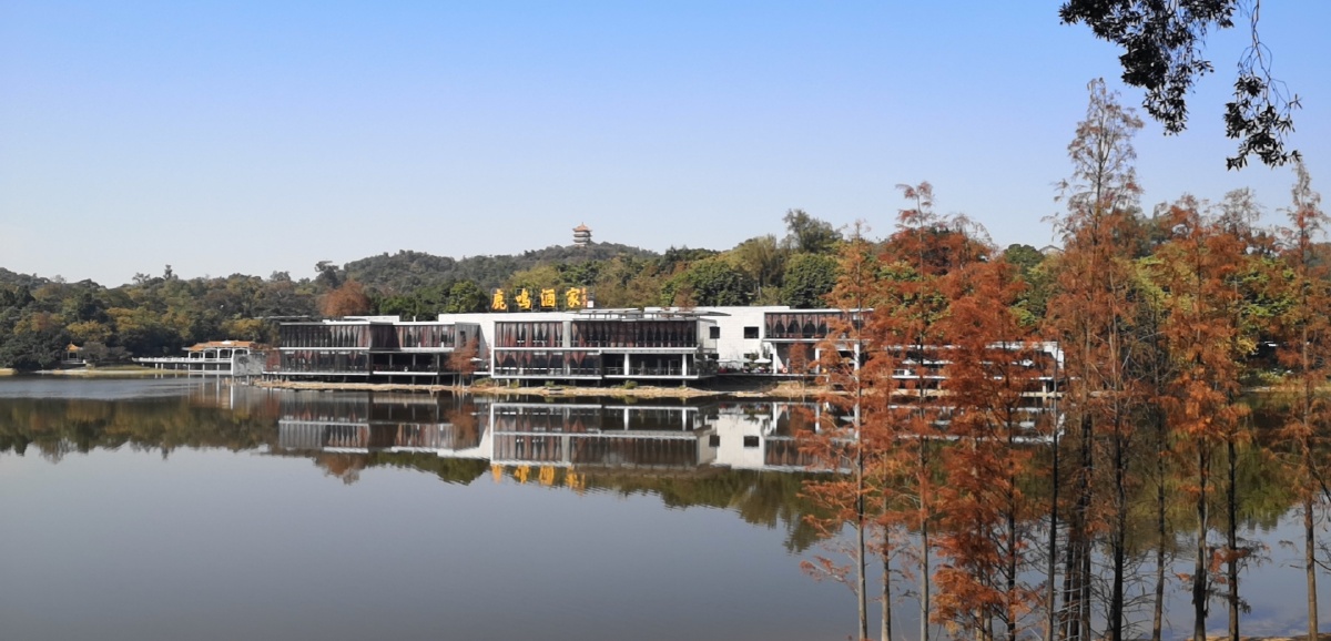 鹿鸣酒家麓湖天空之镜