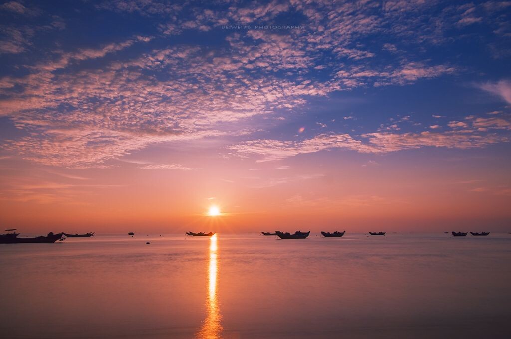海上日出