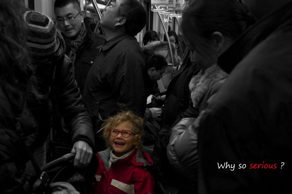 Why so serious?<br />
地铁上的一个外国小孩