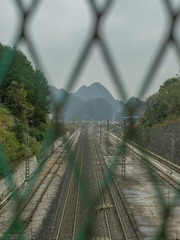 370551
