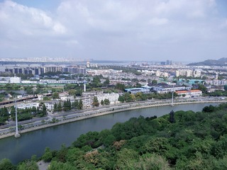 925677