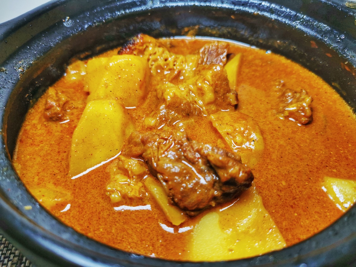 茶餐厅风味咖喱牛腩煲