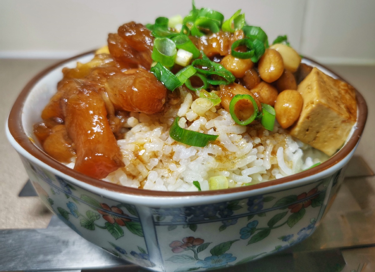香卤牛筋盖饭