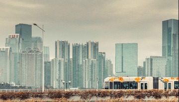 318011