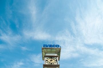 319059