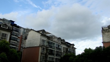 2565358