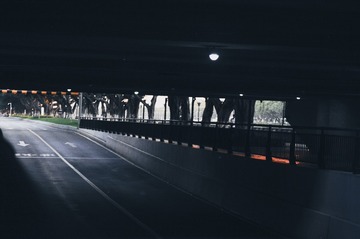 152858