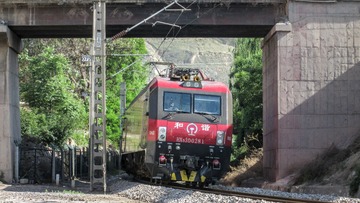 437727