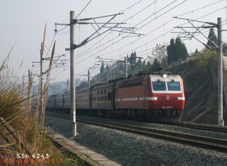 878821