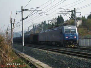 878841