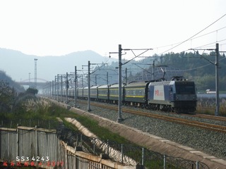 878843