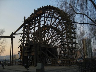 988457
