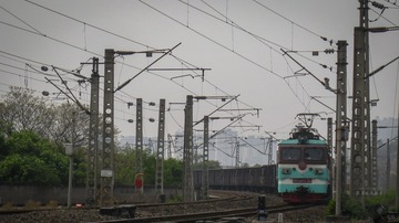 1305727