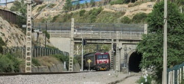 437723