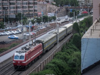 437995