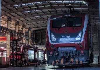 437993