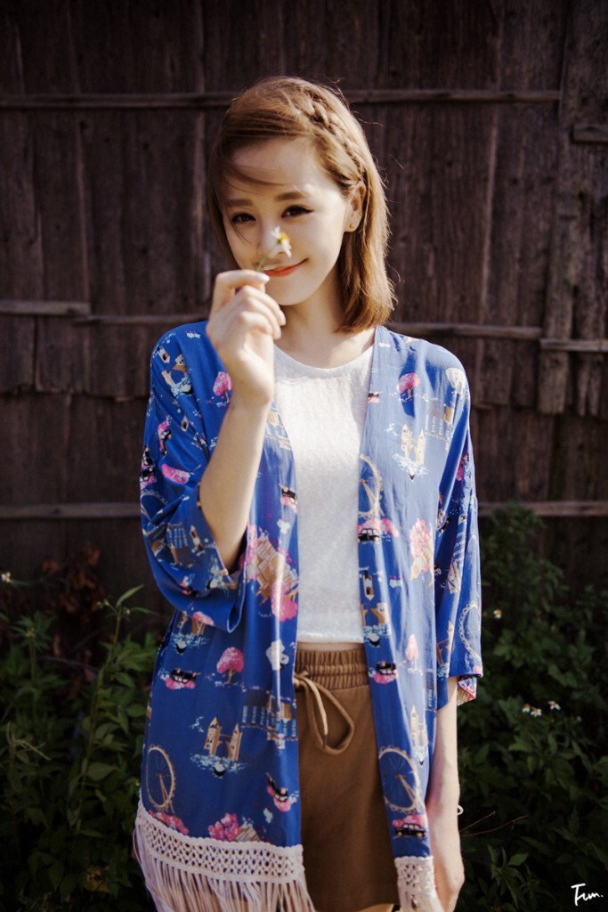 盛夏x蓝天。<br />
有时候我也想快乐来的容易;<br />
并不是所有的人都会理解你的初衷;<br />
就连当初最了解你的人。