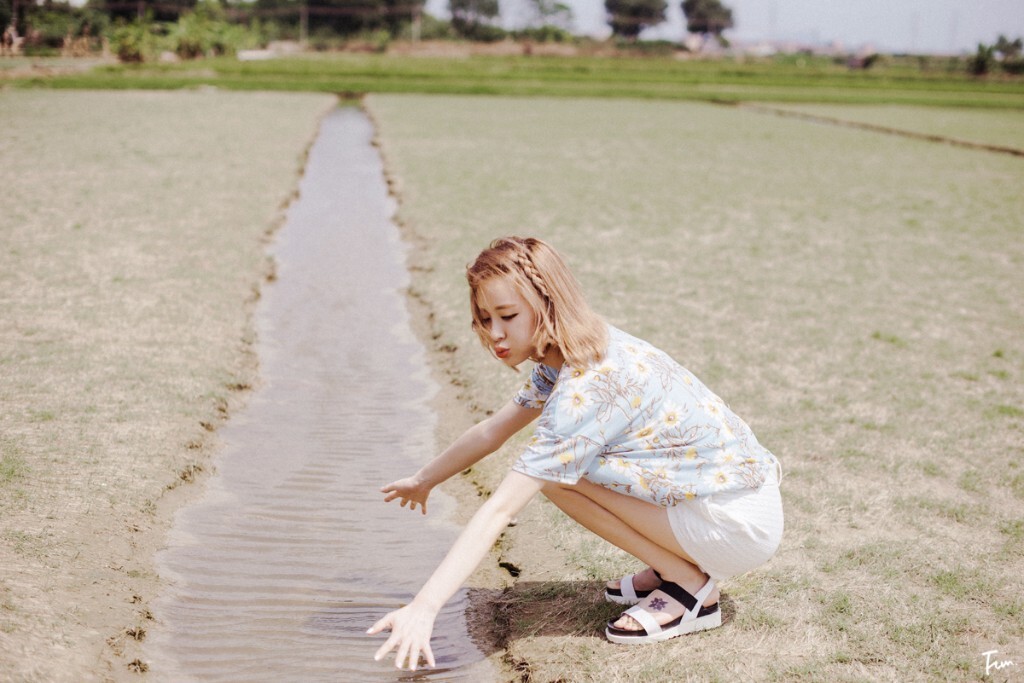 盛夏x蓝天。<br />
有时候我也想快乐来的容易;<br />
并不是所有的人都会理解你的初衷;<br />
就连当初最了解你的人。