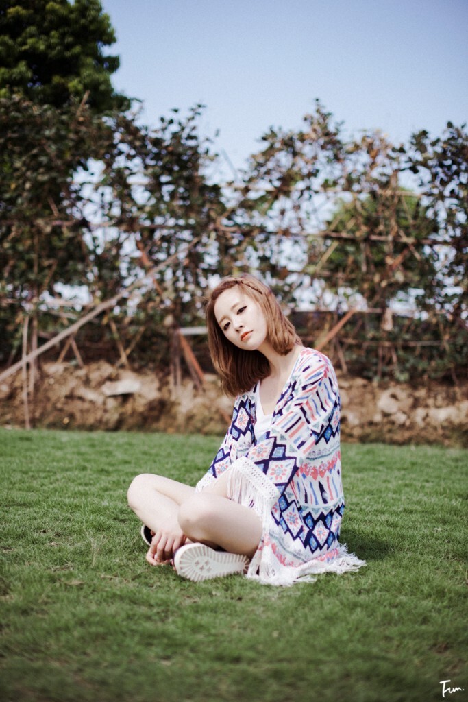 盛夏x蓝天。<br />
有时候我也想快乐来的容易;<br />
并不是所有的人都会理解你的初衷;<br />
就连当初最了解你的人。