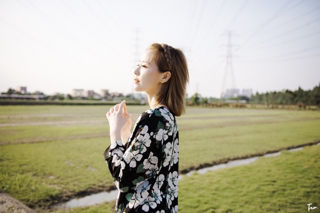 盛夏x蓝天。<br />
有时候我也想快乐来的容易;<br />
并不是所有的人都会理解你的初衷;<br />
就连当初最了解你的人。