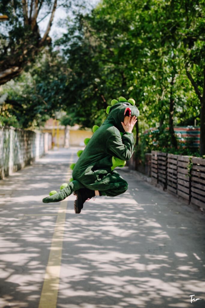 Mooooonster.<br />
时间过得很快,但希望我没有虚度。<br />
模特:Aimee<br />
摄影&后期:Funzi<br />
我的微博:@Fun仔<br />
微信:jxxl_tri<br />
欢迎约拍交流。<br />