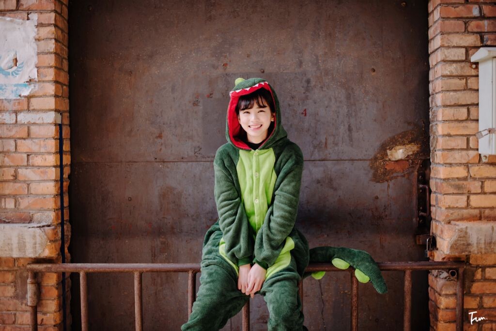 Mooooonster.<br />
时间过得很快,但希望我没有虚度。<br />
模特:Aimee<br />
摄影&后期:Funzi<br />
我的微博:@Fun仔<br />
微信:jxxl_tri<br />
欢迎约拍交流。<br />
