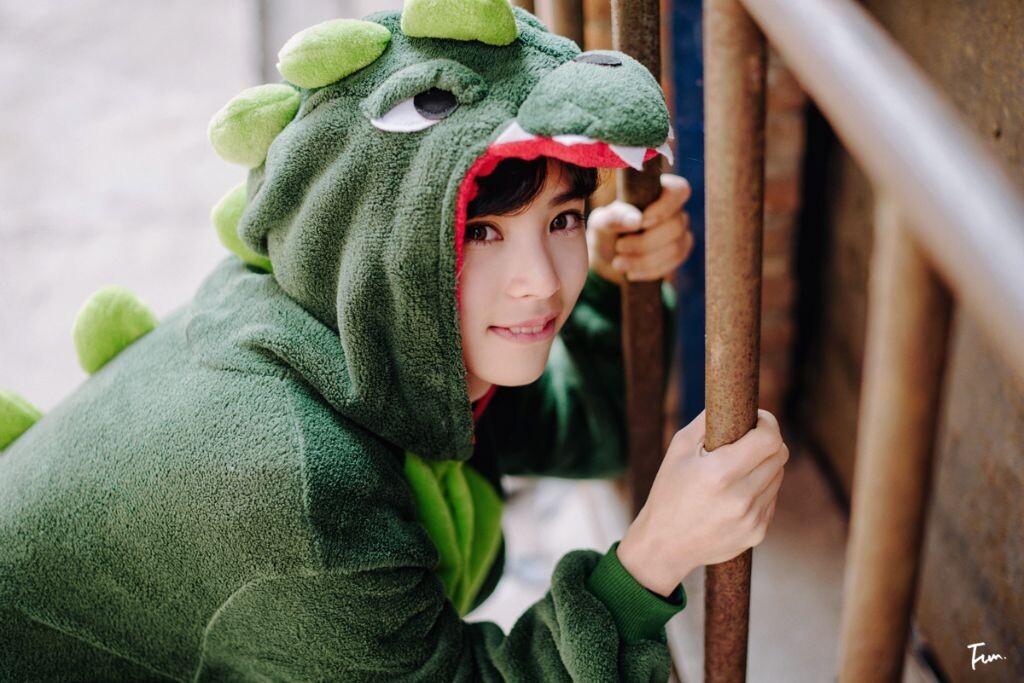 Mooooonster.<br />
时间过得很快,但希望我没有虚度。<br />
模特:Aimee<br />
摄影&后期:Funzi<br />
我的微博:@Fun仔<br />
微信:jxxl_tri<br />
欢迎约拍交流。<br />