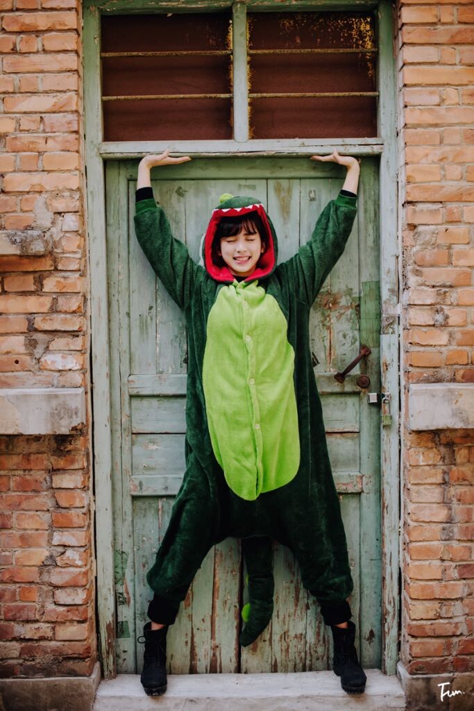 Mooooonster.<br />
时间过得很快,但希望我没有虚度。<br />
模特:Aimee<br />
摄影&后期:Funzi<br />
我的微博:@Fun仔<br />
微信:jxxl_tri<br />
欢迎约拍交流。<br />