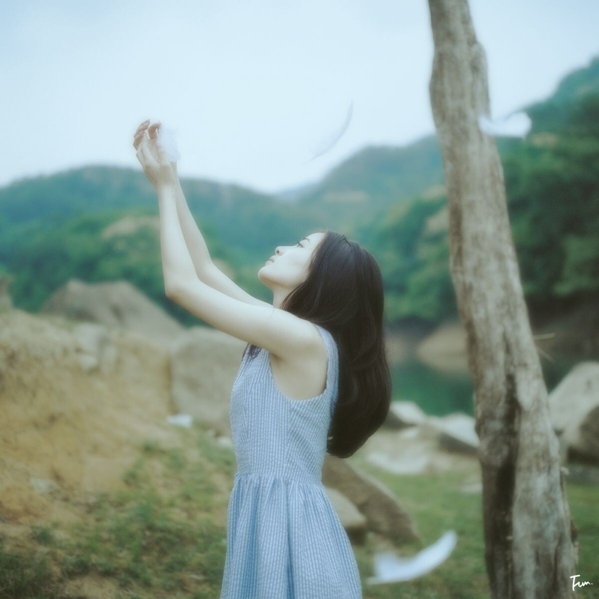 say somethings.<br />
I am feeling so small.<br />
摄影&amp;后期：Funzi.<br />
模特：晴晴