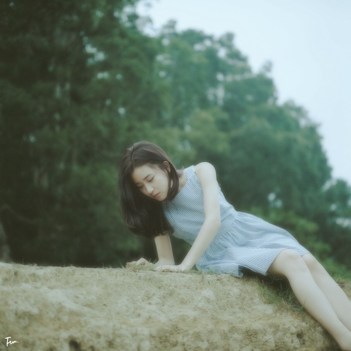 say somethings.<br />
I am feeling so small.<br />
摄影&amp;后期：Funzi.<br />
模特：晴晴