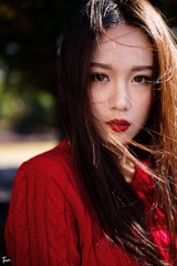 红。