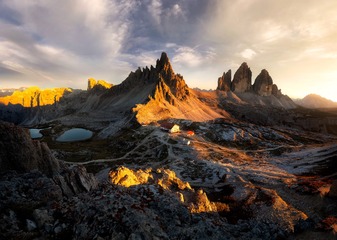 夕照三峰