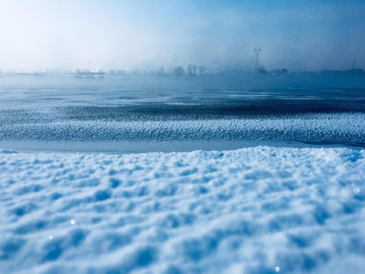 江边的雪