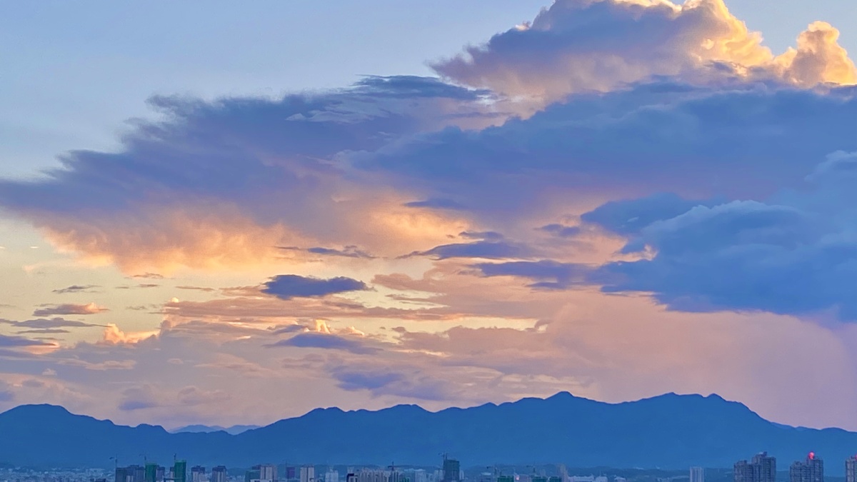 云朵里大概藏着一个童话世界吧