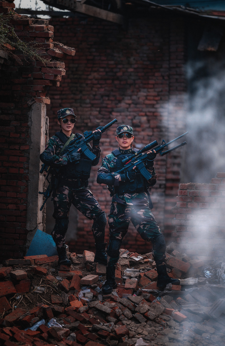 巾帼不让须眉特种部队女战士