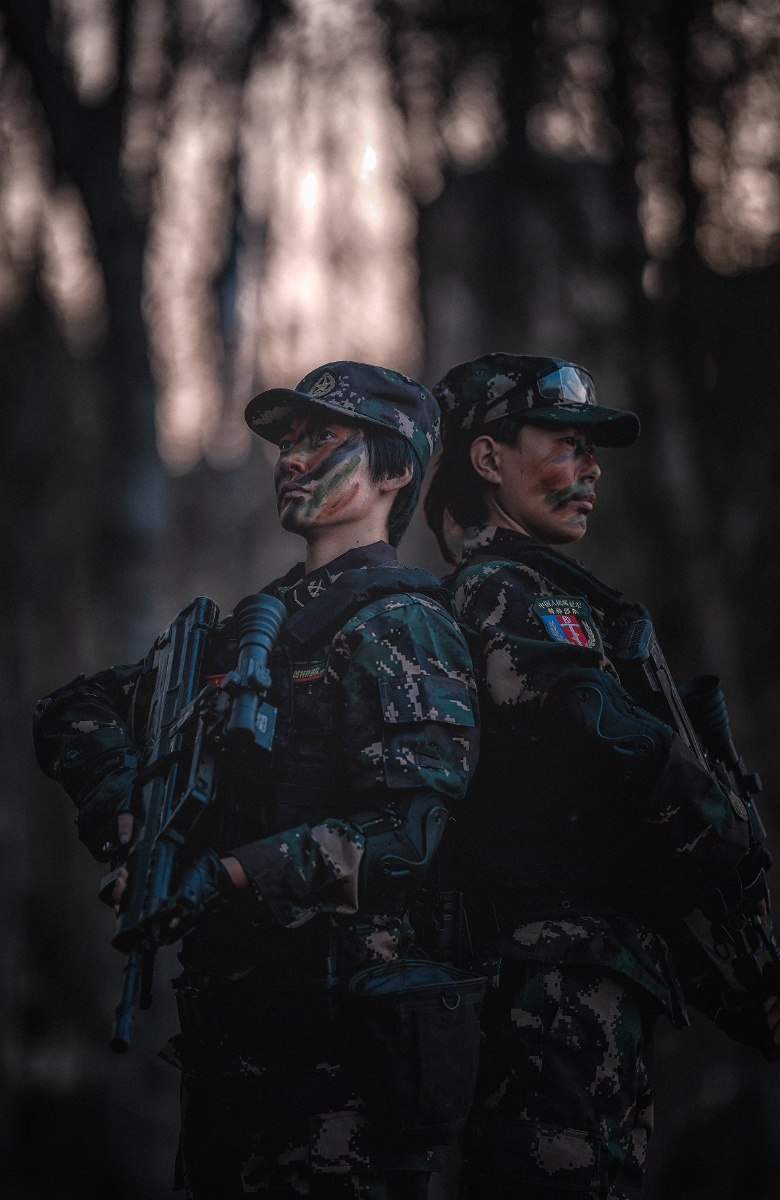 巾帼不让须眉特种部队女战士