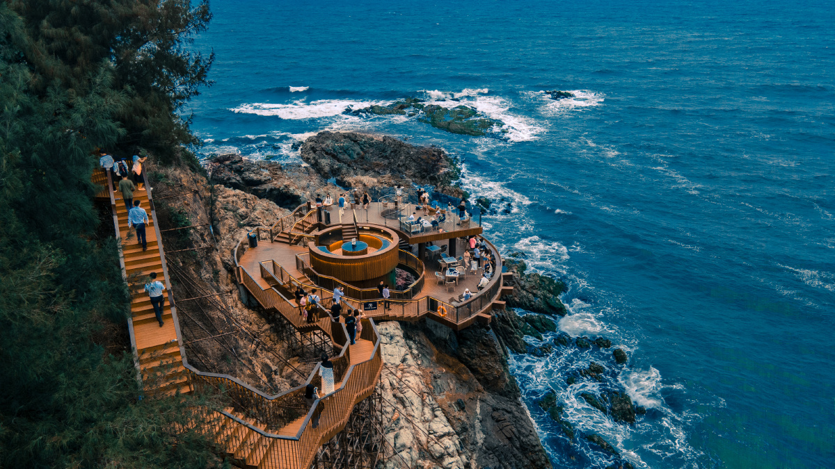 长在礁石上的酒吧圆方东山海礁石酒吧