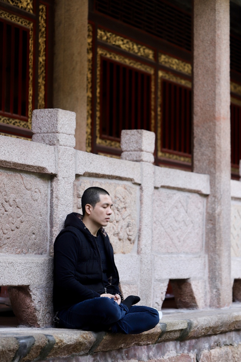 开元镇国禅寺打坐者