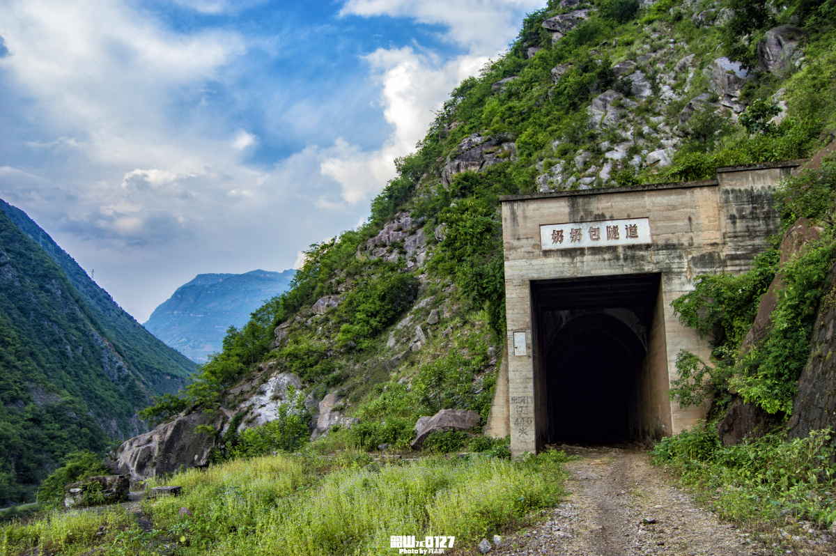想要把你留在这里.