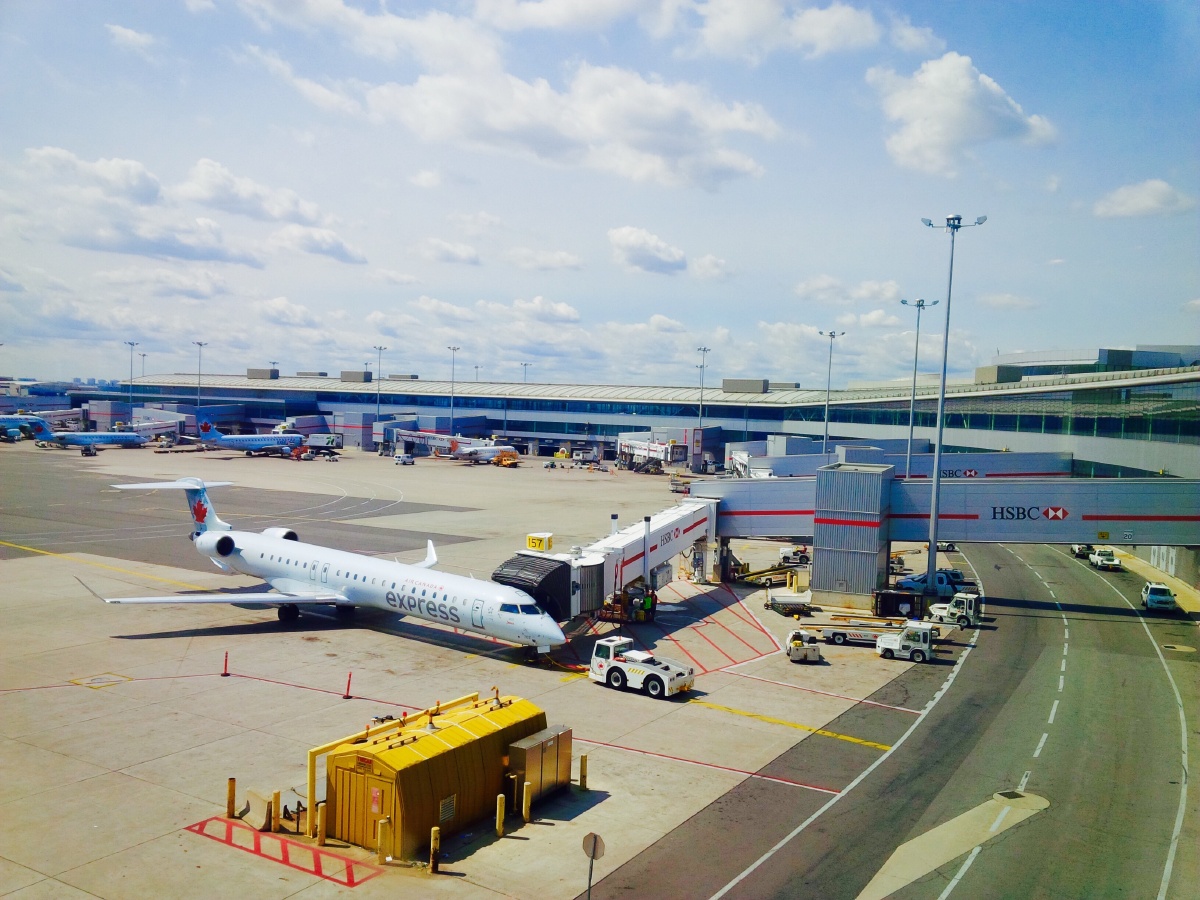 出发前摄于多伦多机场