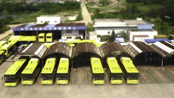 592705