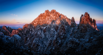 日照金山