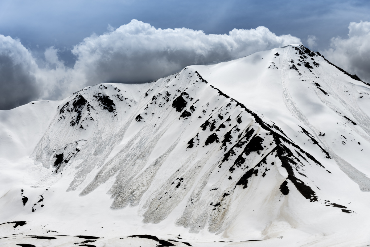 五月天山雪无风只有寒