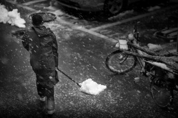 鏟雪工人