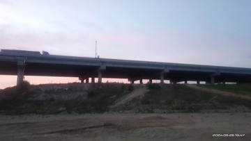422956