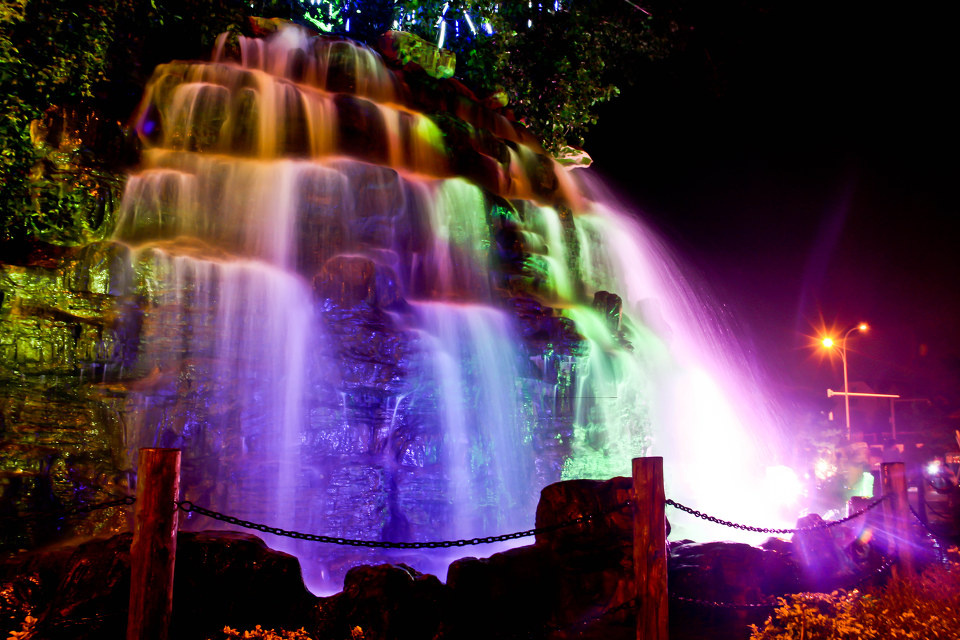 瀑布夜景