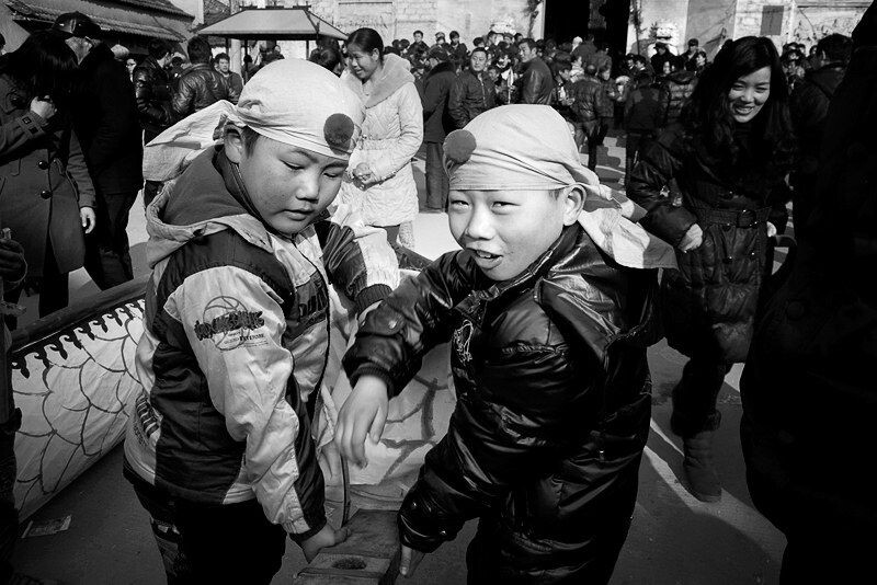 高淳舞龙005<br />
9、家族中每个男丁在巨龙中都有一席之地