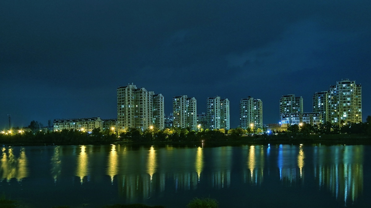 夜幕下的月亮岛