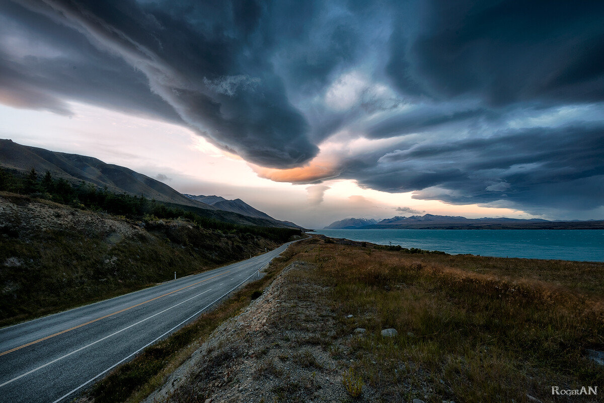 Road to Mount Cook. Clouds are dancing in the sky.