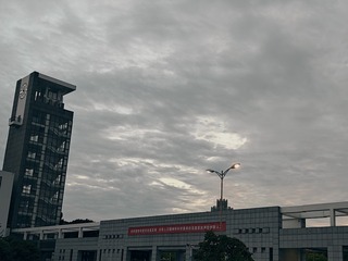 1000100570